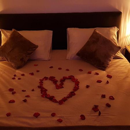 Love Room Jaccuzi Puisserguier Exteriör bild
