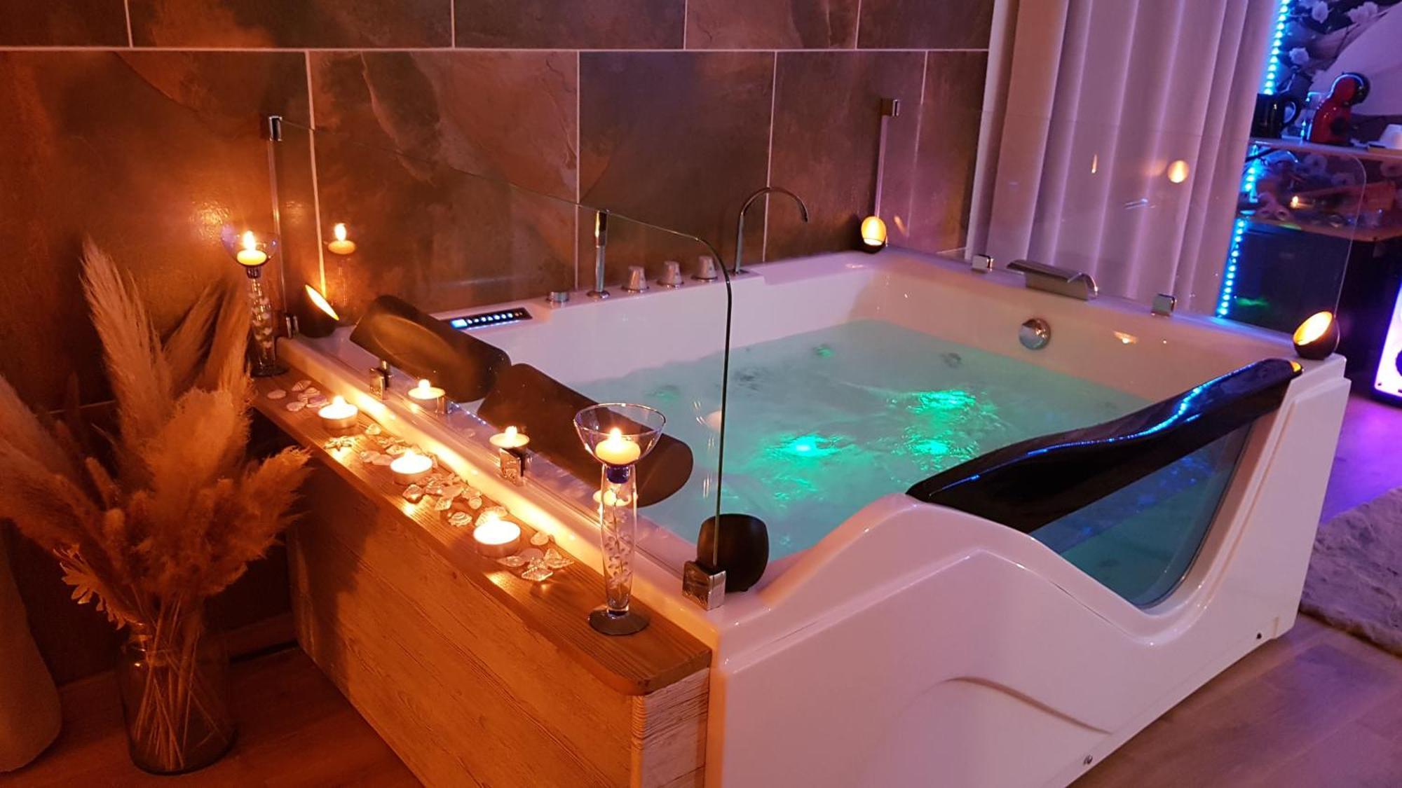 Love Room Jaccuzi Puisserguier Exteriör bild