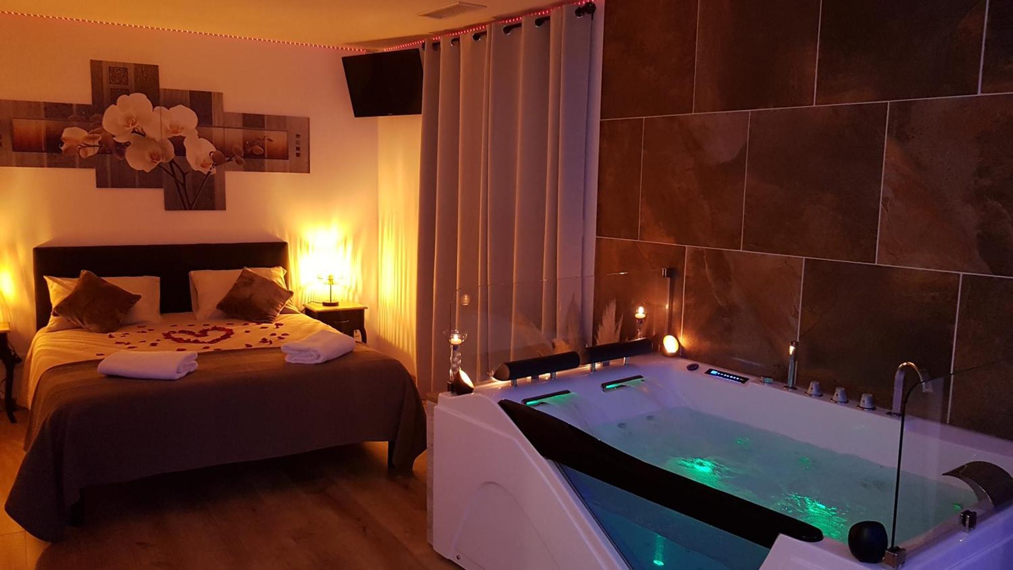 Love Room Jaccuzi Puisserguier Exteriör bild